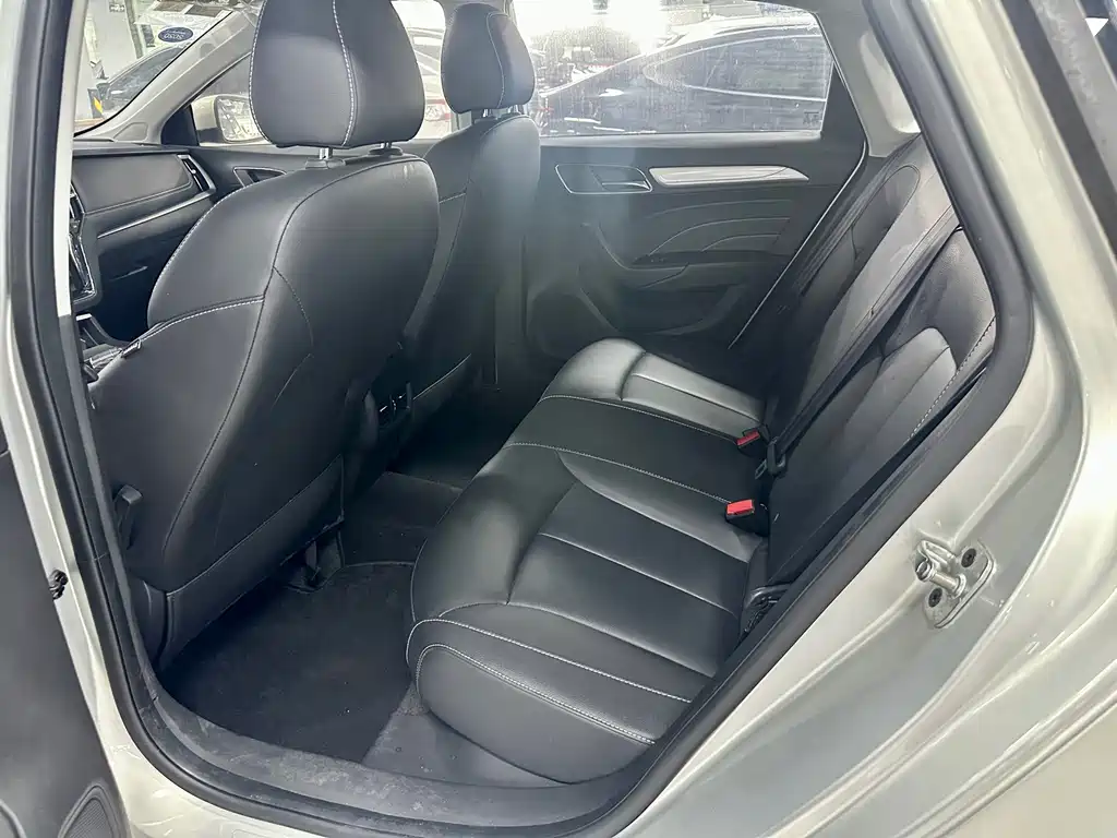 Roewe i6 New Energy 2018 — фото 6