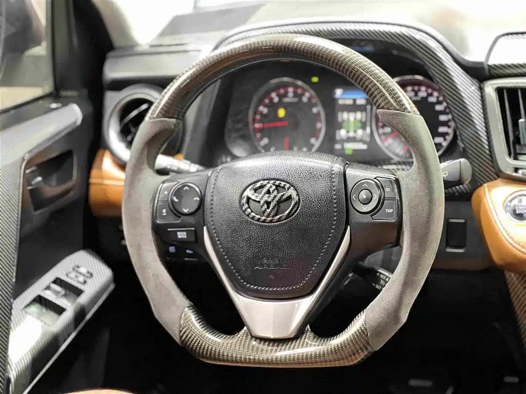 Toyota RAV4 2017 — фото 6