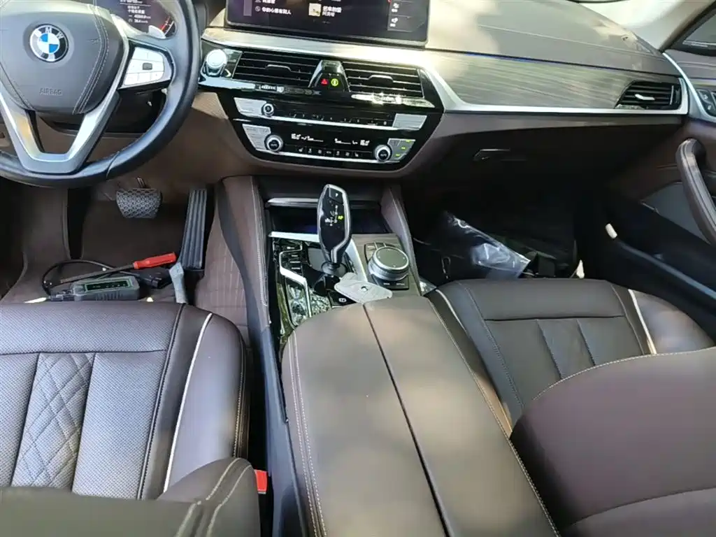 BMW 5 Series 2022 — фото 14