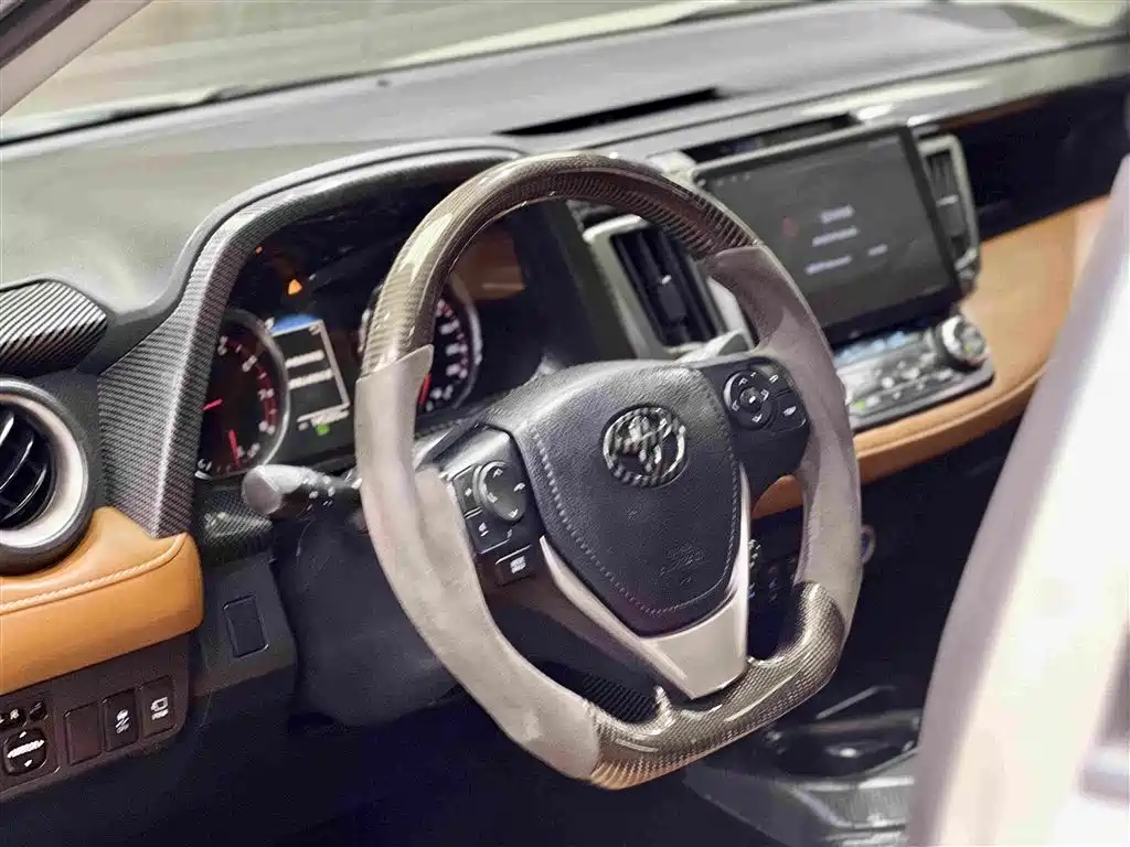 Toyota RAV4 2017 — фото 13
