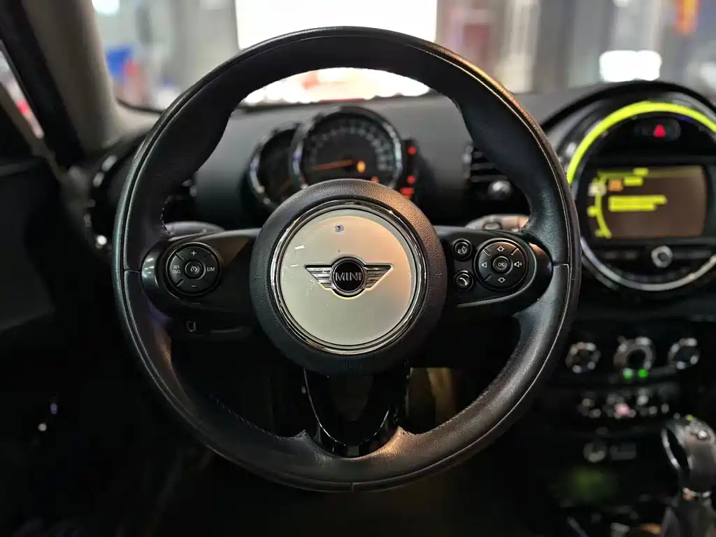 MINI Clubman 2017 — фото 14