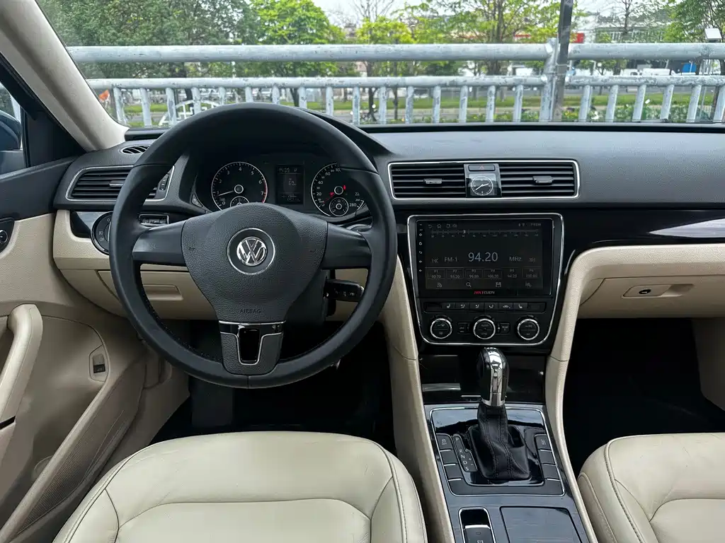 Volkswagen Passat 2014 — фото 10