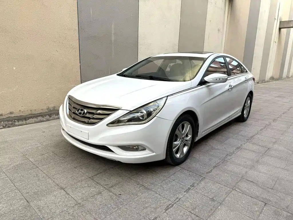 Hyundai Sonata 2013 — фото 1