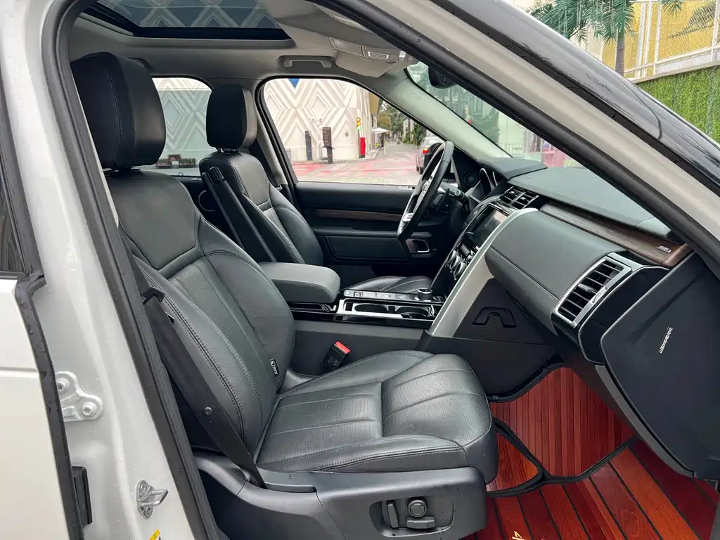 Land Rover Discovery 2018 — фото 12