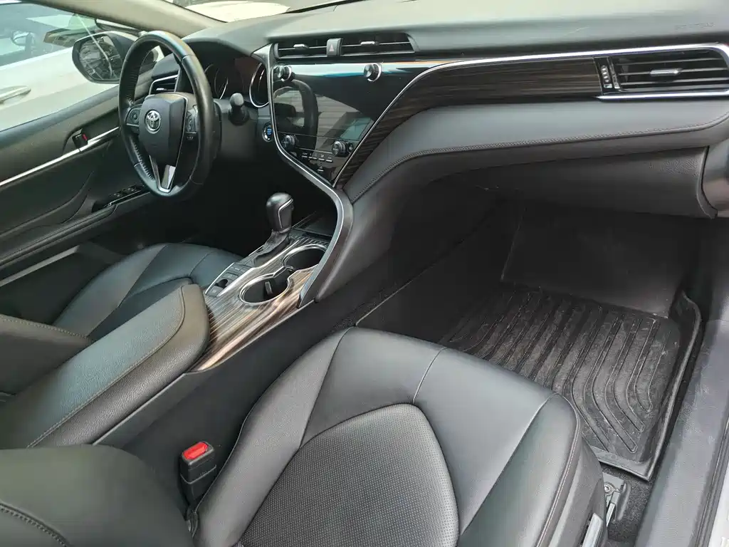 Toyota Camry 2019 — фото 8