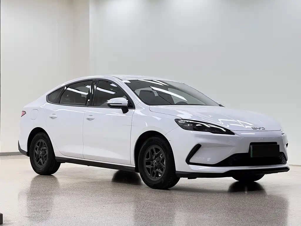 BYD Seal 05 DM-i 2025 — фото 3