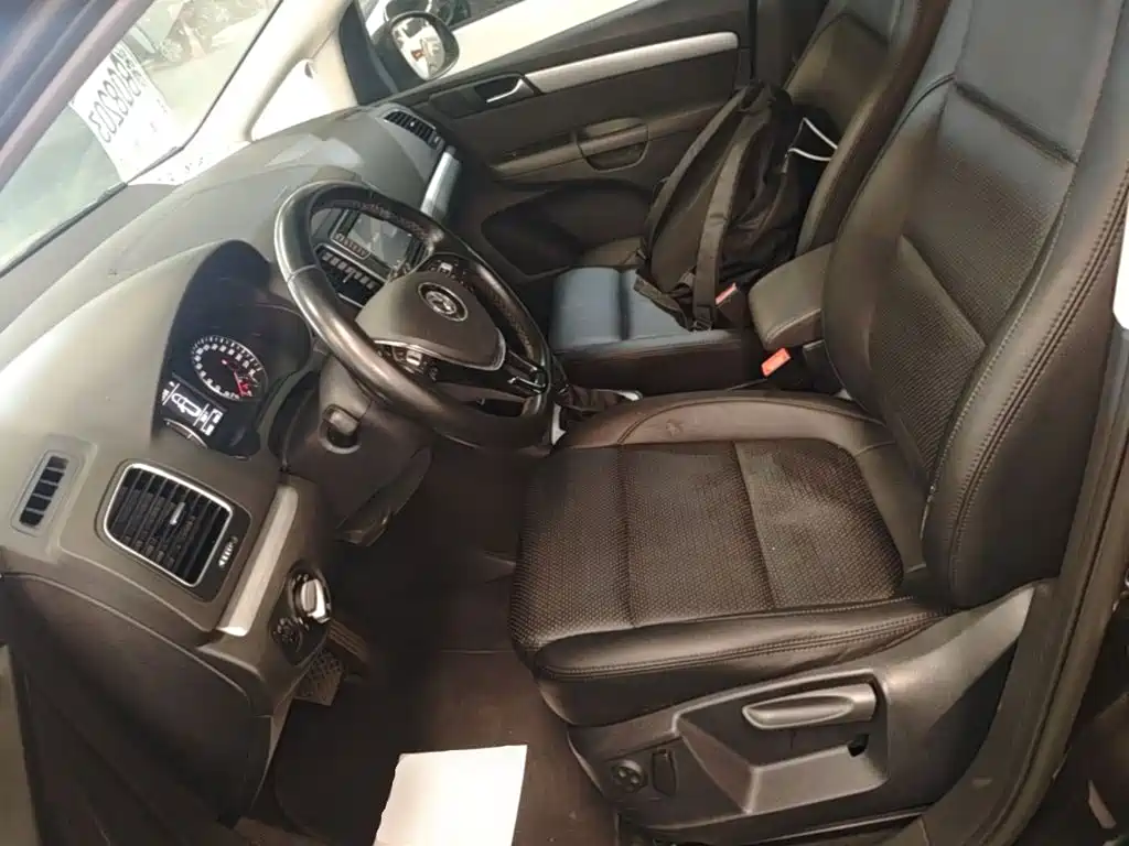 Volkswagen Sharan 2017 — фото 15