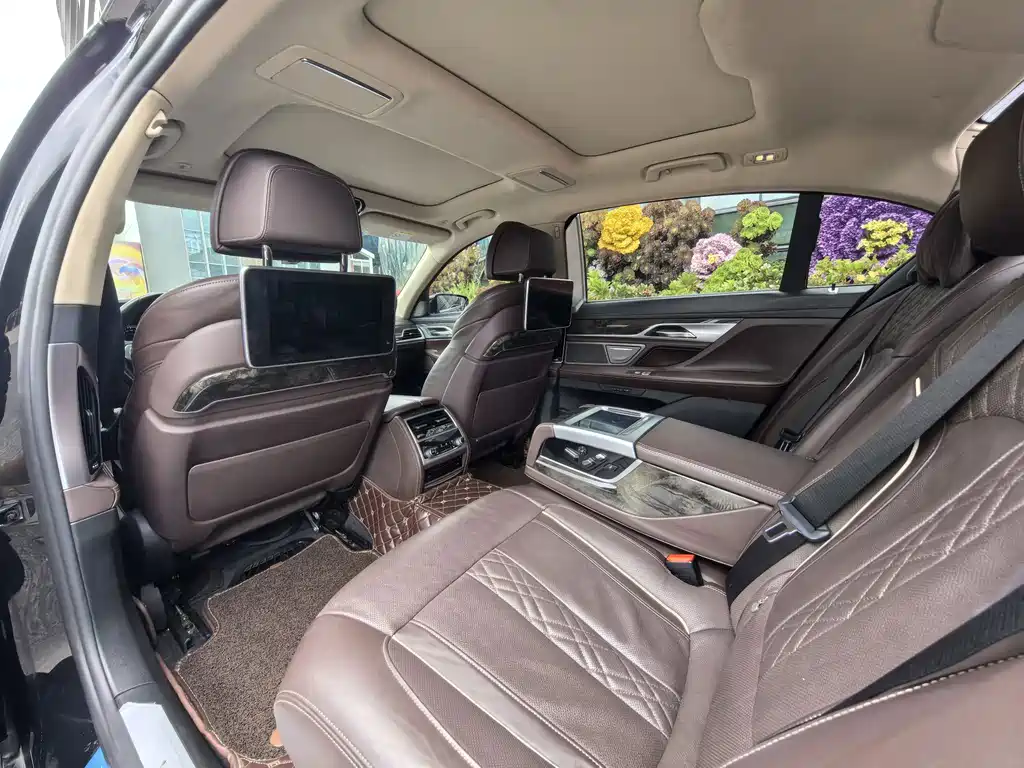 BMW 7 Series 2019 — фото 11