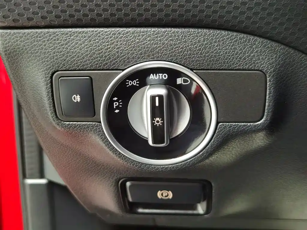 Mercedes-Benz A-Class 2018 — фото 21