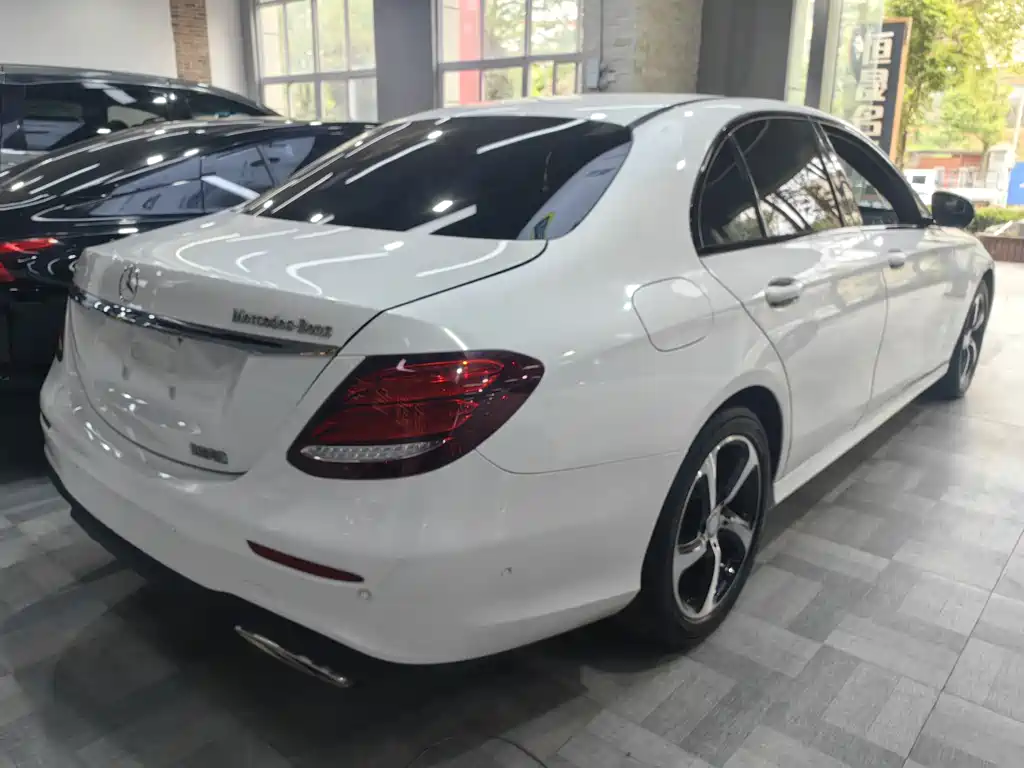 Mercedes-Benz E-Class 2018 — фото 12