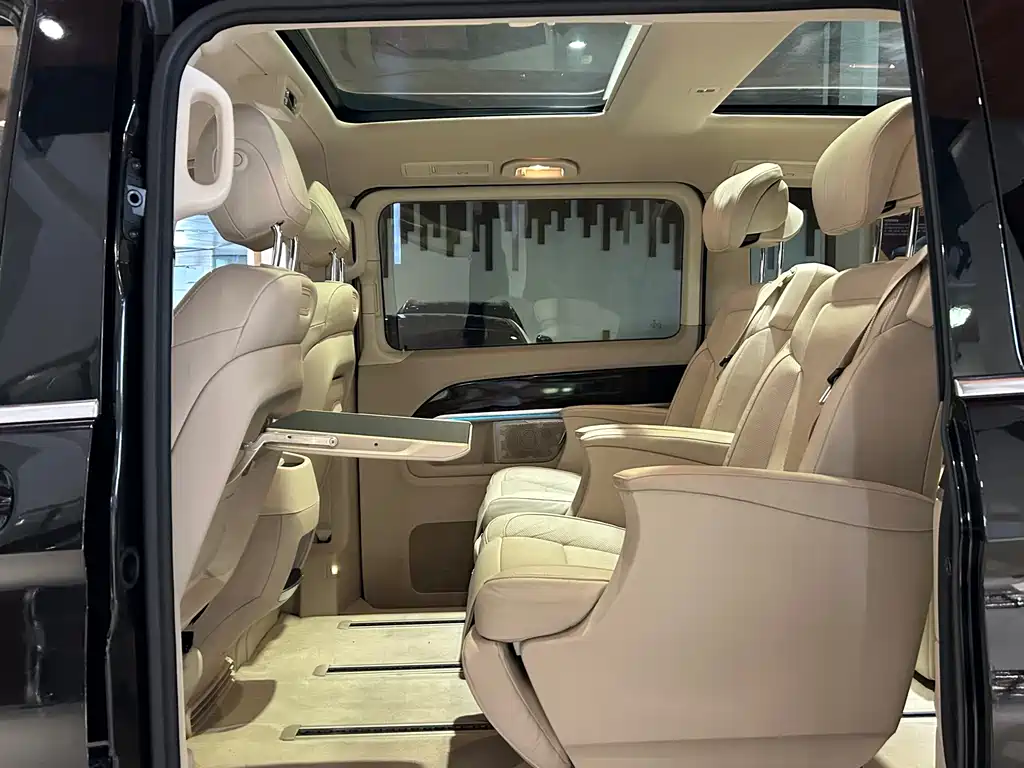 Mercedes-Benz V-Class 2017 — фото 13