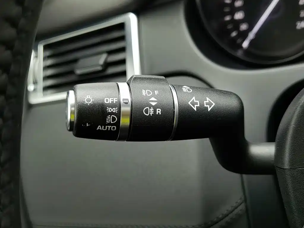 Land Rover Discovery Sport 2018 — фото 21