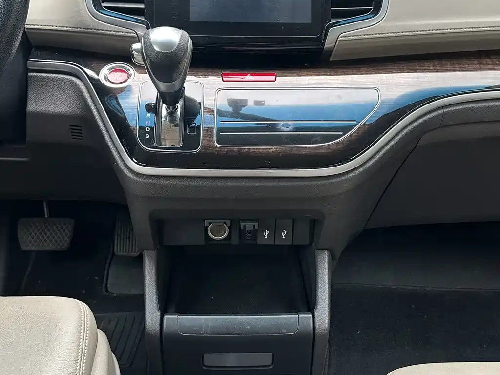 Honda Odyssey 2017 — фото 10