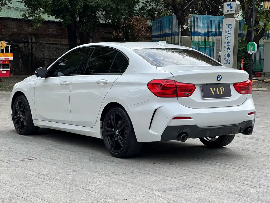BMW 1 Series 2021 — фото 16