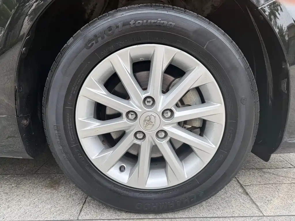 Toyota Camry 2016 — фото 18