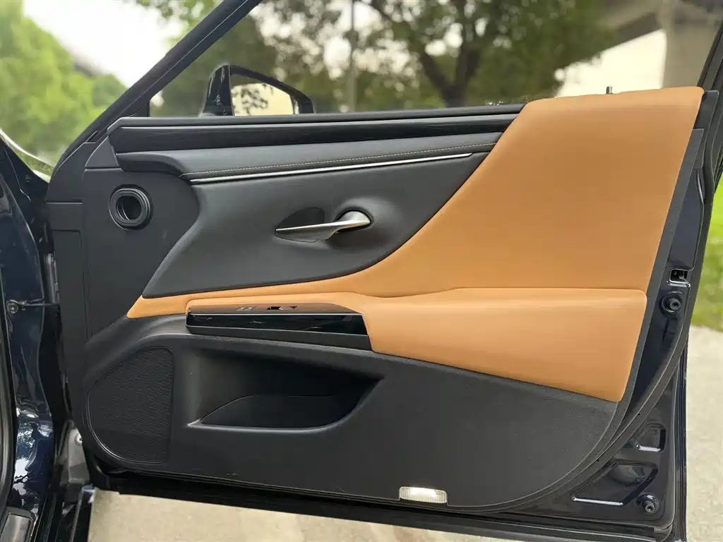 Lexus ES 2023 — фото 17