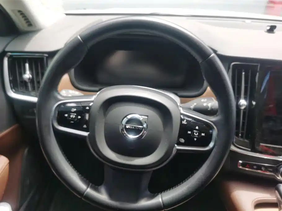 Volvo S90 2019 — фото 15