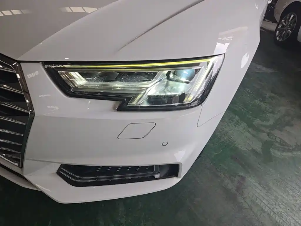Audi A4L 2018 — фото 18