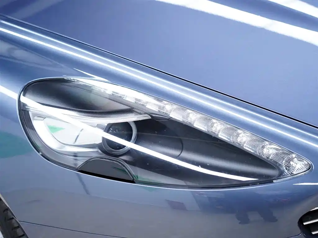 Aston Martin Rapide 2011 — фото 11