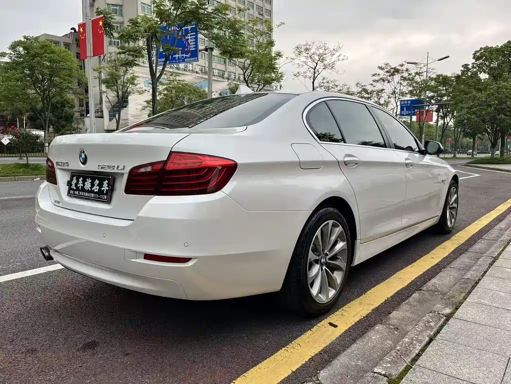 BMW 5 Series 2015 — фото 19