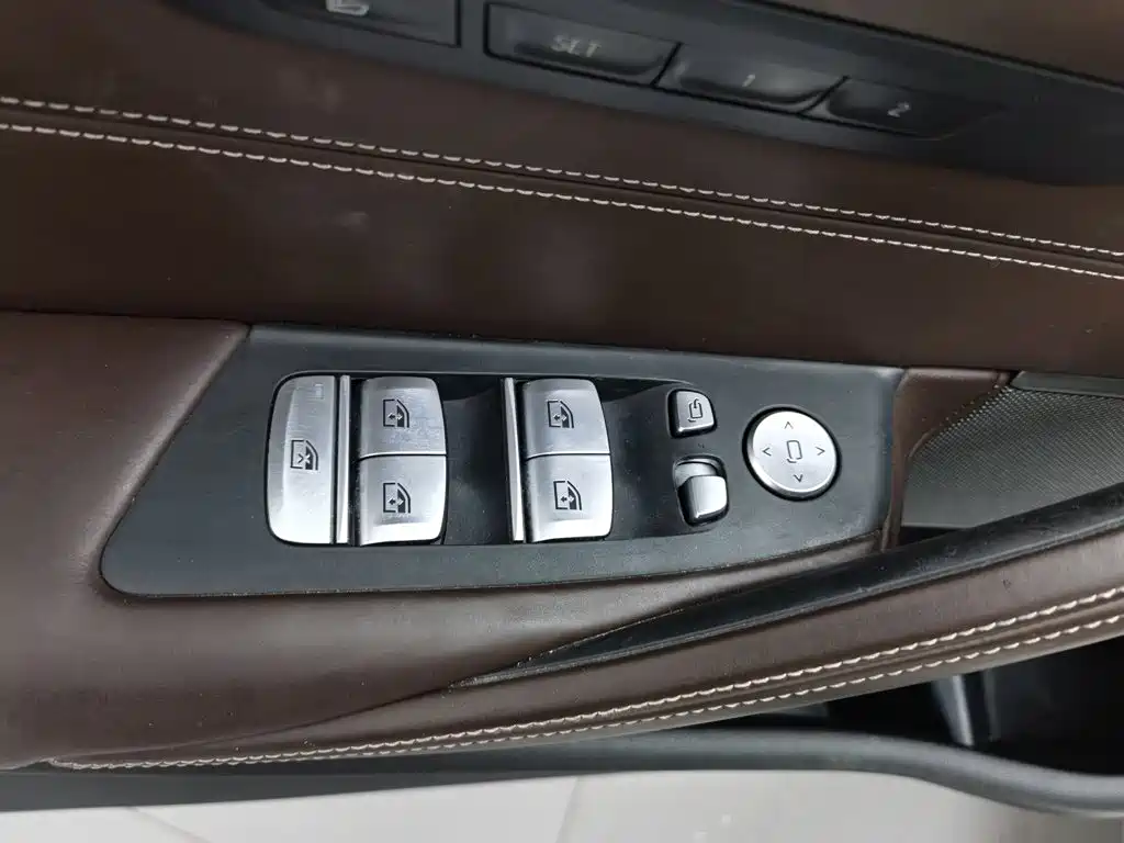 BMW 5 Series New Energy 2020 — фото 9