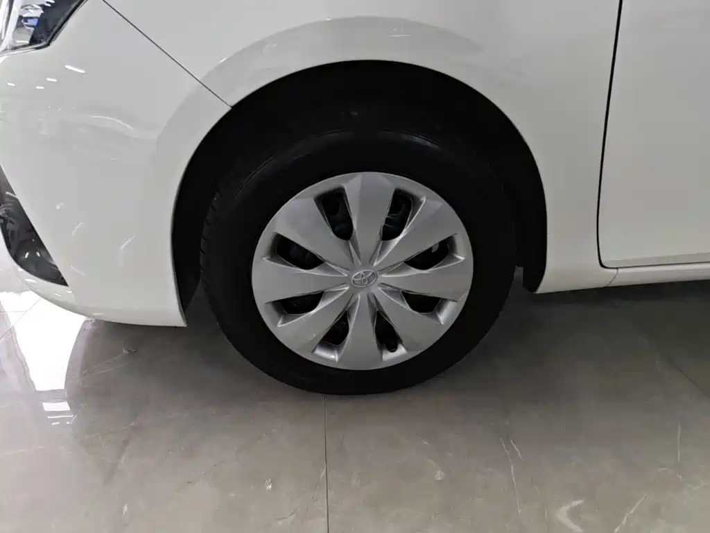 Toyota Yaris L 2017 — фото 23
