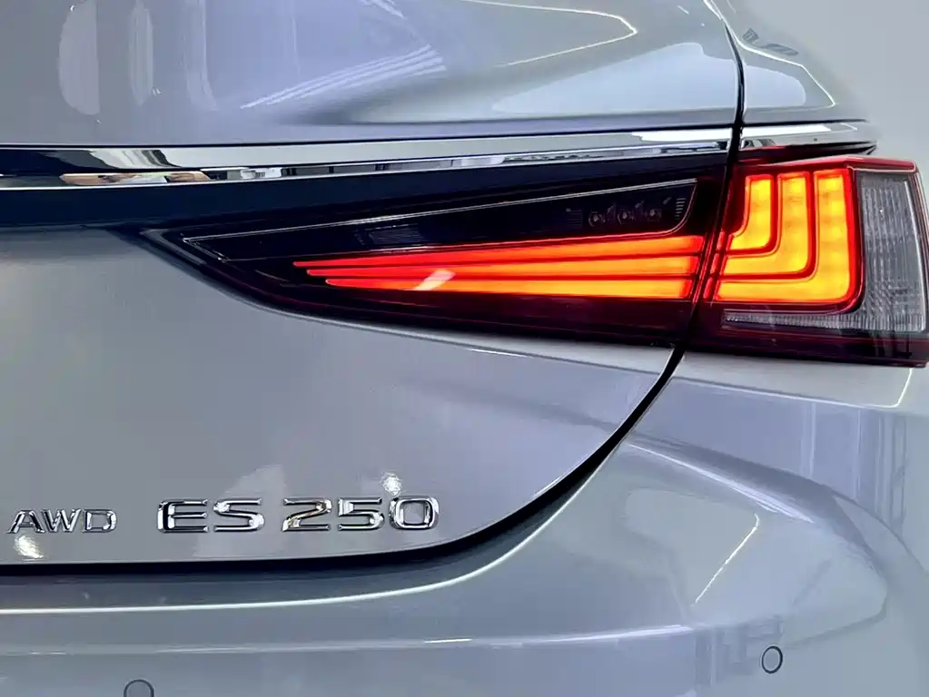 Lexus ES 2023 — фото 14