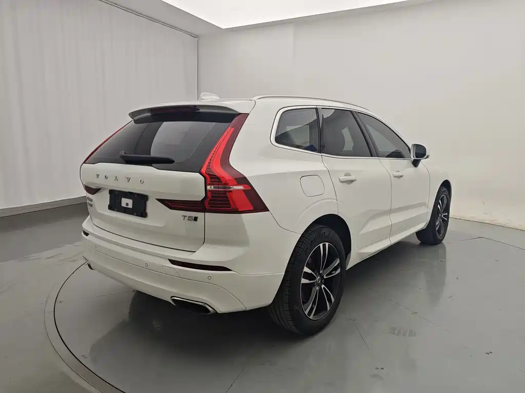 Volvo XC60 2018 — фото 6