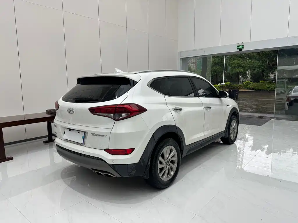 Hyundai Tucson 2017 — фото 11
