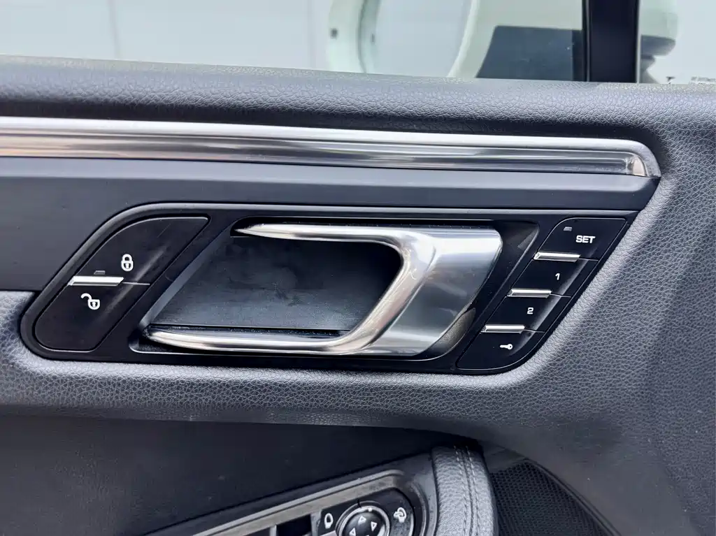 Porsche Macan 2015 — фото 11