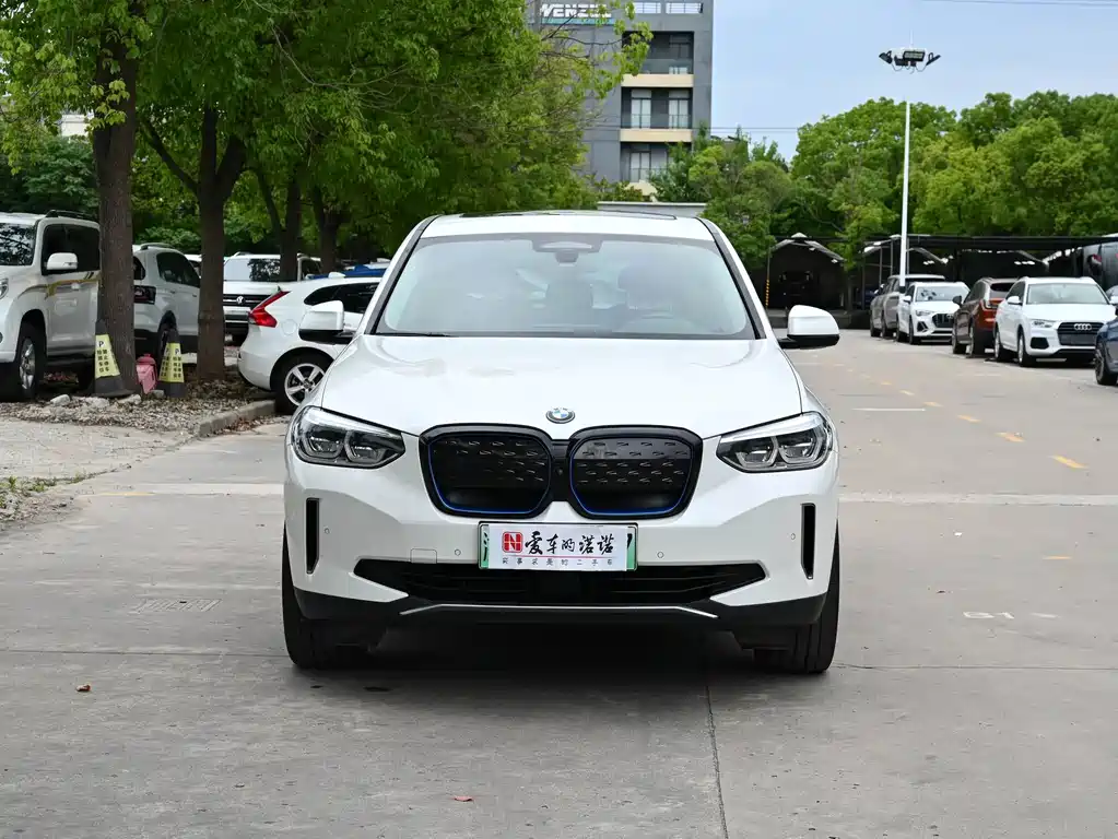 BMW iX3 2021 — фото 1