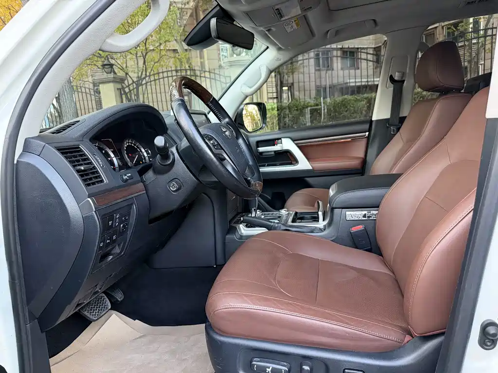 Toyota Land Cruiser 2019 — фото 8