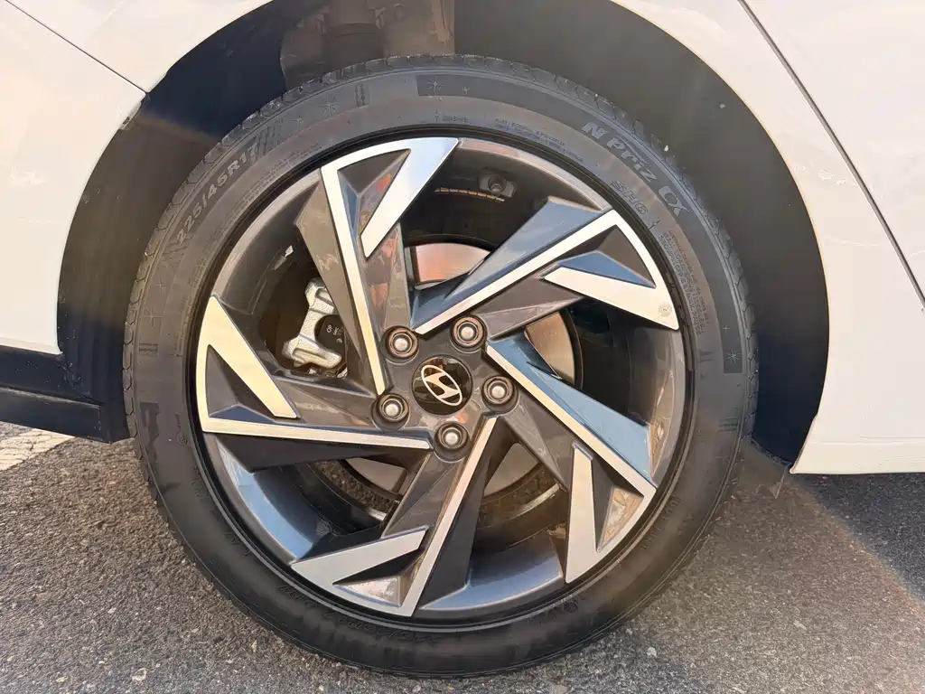 Hyundai Elantra 2023
