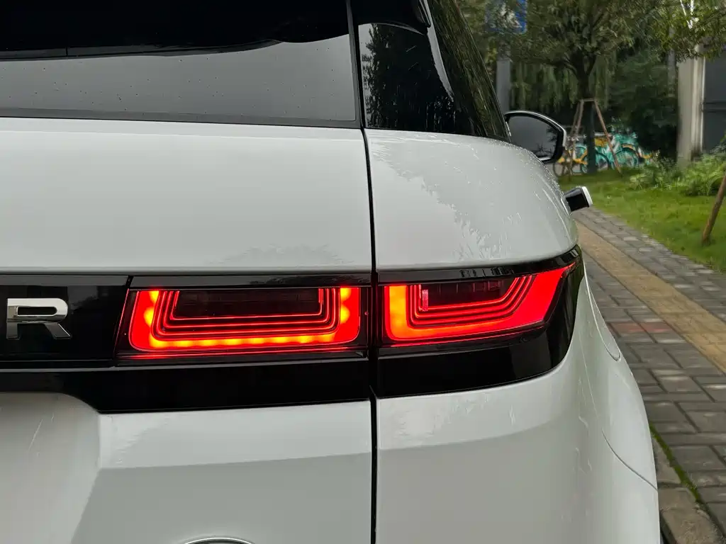 Land Rover Evoque 2023 — фото 6