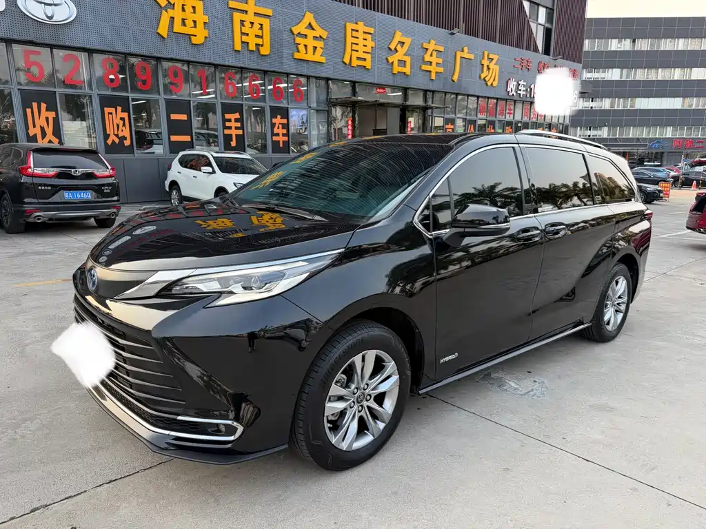 Toyota Sienna 2023 — фото 1