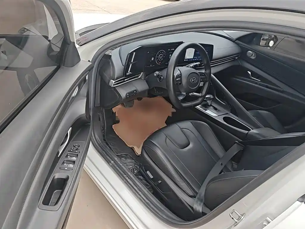 Hyundai Elantra 2021 — фото 16