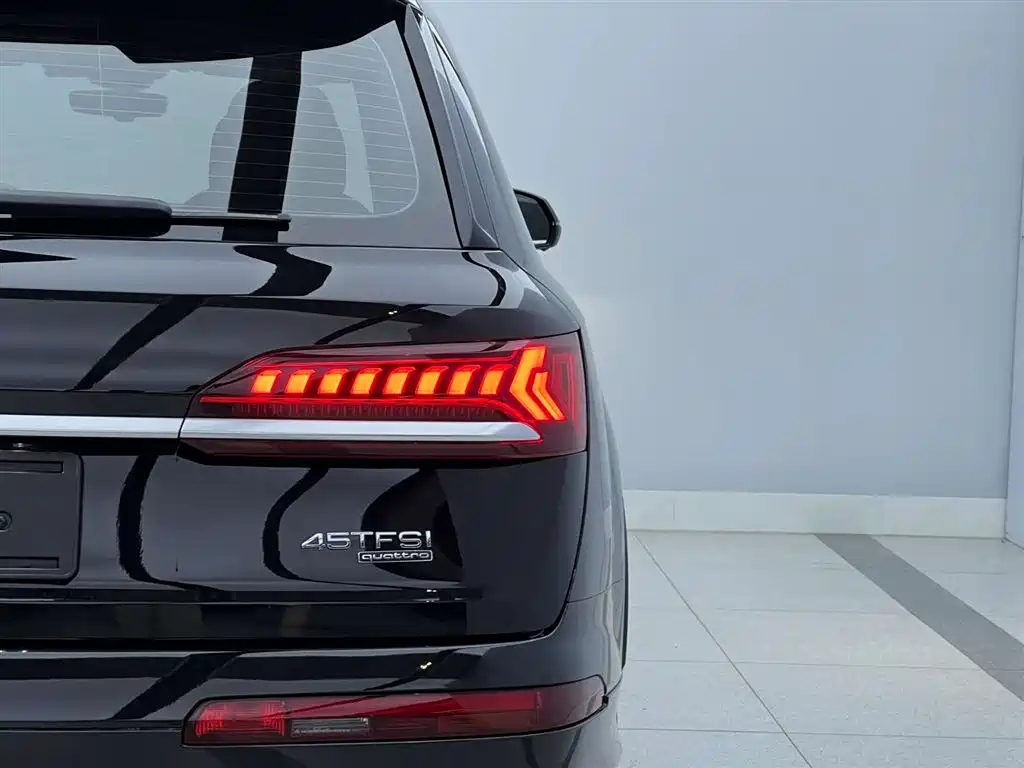 Audi Q7 2023 — фото 10