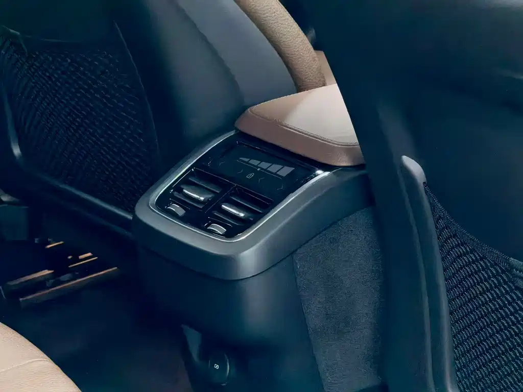 Volvo XC90 2021 — фото 23