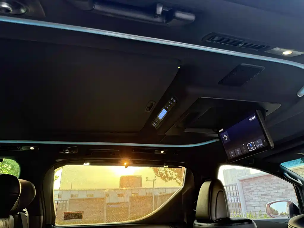 Toyota Vellfire 2021 — фото 13