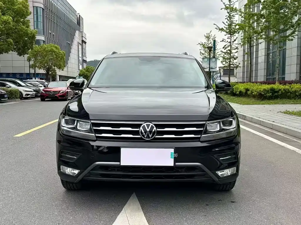 Volkswagen Tiguan L 2021 — фото 2
