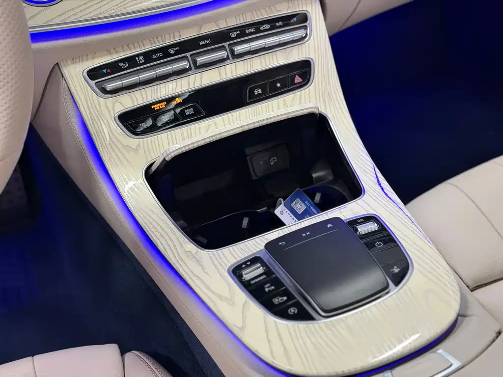 Mercedes-Benz E-Class 2021 — фото 11