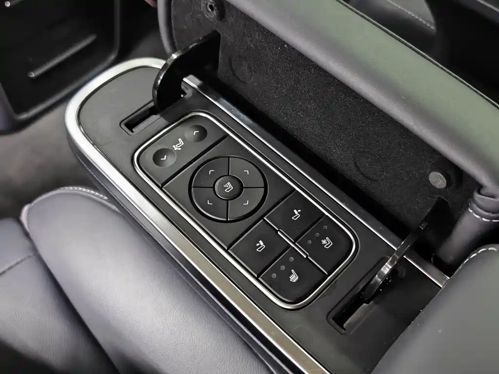 GAC Motor Trumpchi M8 2022 — фото 16