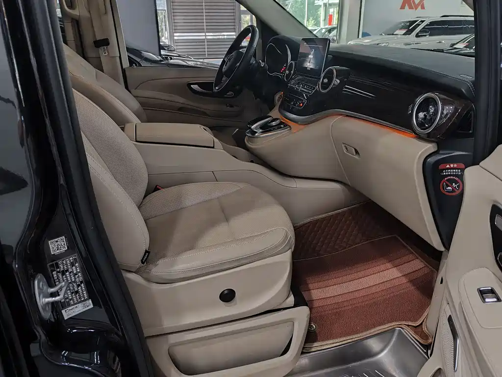 Mercedes-Benz V-Class 2019 — фото 8
