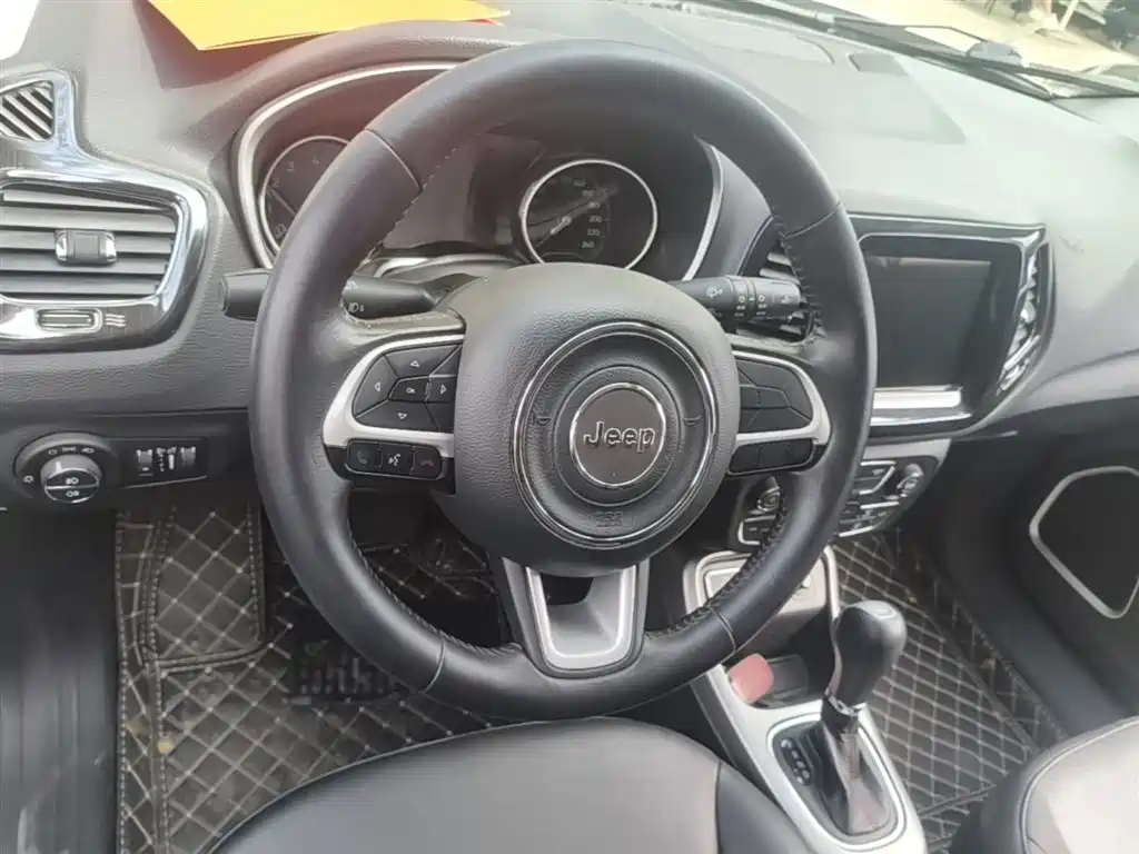 Jeep Compass 2017 — фото 10