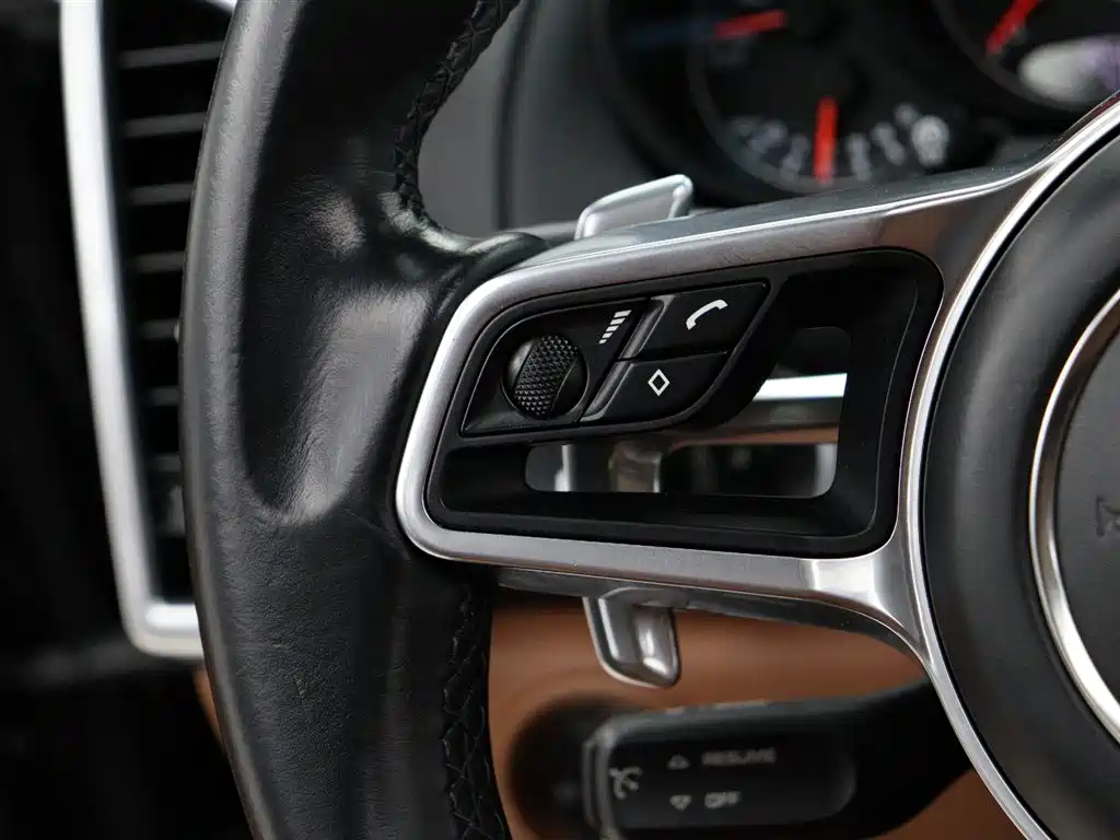 Porsche Cayenne 2016 — фото 15