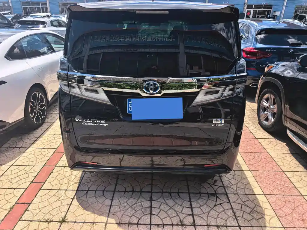 Toyota Vellfire 2021 — фото 17