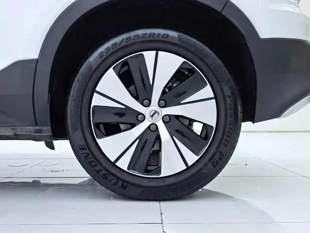 Volvo XC40 2023 — фото 25