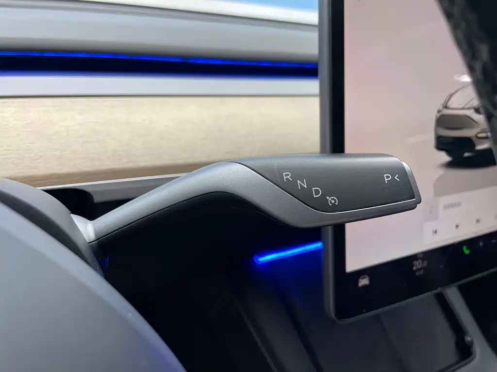 Tesla Model Y 2022 — фото 15