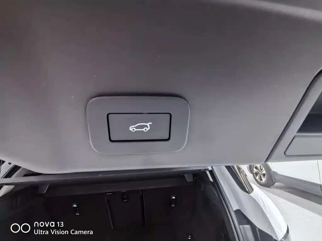 Land Rover Evoque 2023 — фото 12