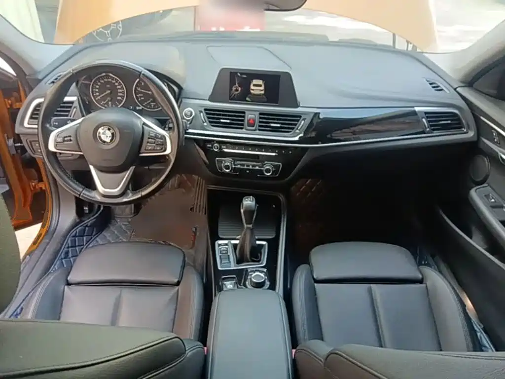 BMW 1 Series 2017 — фото 10